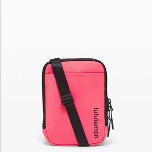 NWT Lululemon Easy Access Crossover Bag